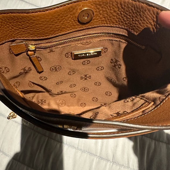 Tory Burch Marsden chain linked shoulder bag. Like NEW! - Picture 2 of 5